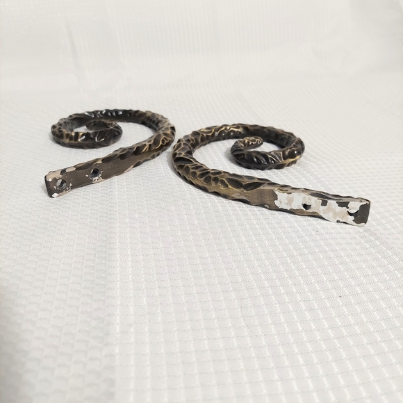 Vintage Brass Swirl Curtain Holders Textured Curly Q Pair Drapes - Picture 4 of 9